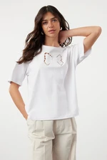 Trendyol White 100% Cotton Embroidery Detailed Relaxed/Wide Cut Crew Neck Knitted T-Shirt