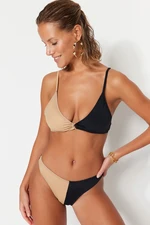 Trendyol Black-skinned Triangle Color Block bikiny s bežnými nohami