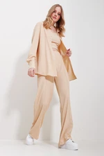 Trend Alaçatı Stili Women's Beige Crop Undershirt Shirt And Trousers Suit