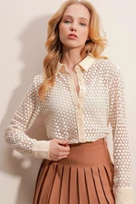 Trend Alaçatı Stili Women's Vanilla Floral Motif Scalloped Shirt