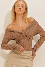 Trend Alaçatı Stili Women's Brown V-Neck Knotted Patterned Knitted Blouse