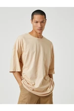 Koton Basic Oversize T-Shirt with a Crew Neck Short Sleeves.