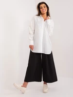 Long white shirt with cuffs on the sleeves