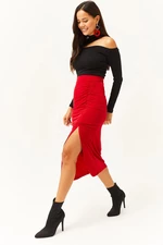 Olalook Dámska červená sukňa s rozparkom, drapériou a zipsom midi dĺžky Sandy