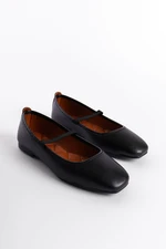 Capone Outfitters Women's Strappy Matte Black Ballerinas