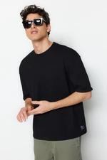 Trendyol Black Relaxed Crew Neck Short Sleeve Pocket Label Detail T-Shirt