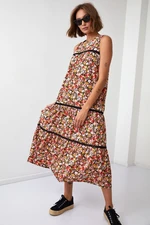 Summer trapezoidal dress with flowers in black and orange