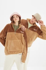 Trendyol Camel Unisex oversize/wide-fit farebný blok s vysokým výstrihom teplá plyšová mikina s minimálnou výšivkou