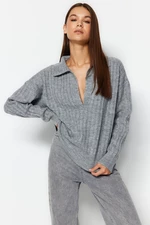 Trendyol Grey Soft textúrovaný polo golier Pletený sveter
