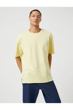 Koton Basic Oversize T-Shirt with a Crew Neck Short Sleeves.