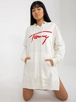 Loose Ecru kangaroo sweatshirt with inscription and hood