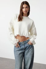 Trendyol Ecru Crop Super Wide Fit Miękki sweter z dzianiny strukturalnej