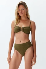 Trendyol trblietavý brazílsky bikiny set s vysokým pásom a vysokými nohavičkami s khaki bezramienkovými doplnkami