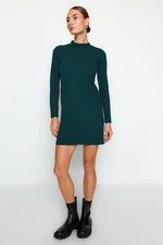 Trendyol Emerald Green Pocket Look Krepowa sukienka z dzianiny z wysokim dekoltem