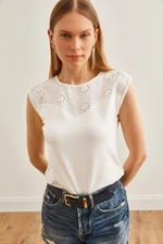 Olalook Women's White Scallop Detailed Knitted Viscose Blouse