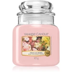 Yankee Candle Fresh Cut Roses vonná sviečka Classic malá 411 g