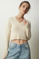 Happiness İstanbul Women's Cream V-Neck Crop Knitwear Sweater