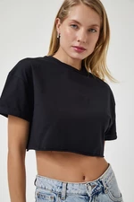 Happiness İstanbul Women's Black Crew Neck Basic Crop Knitted T-Shirt
