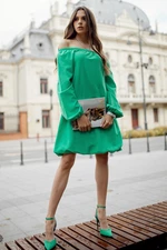 Sukienka oversize w kolorze zielonym trapezowym z opuchniętym dołem
