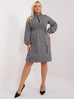 Šedočerné elegantní šaty velikosti houndstooth