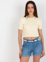 Creamy crop top with ribbed fit