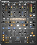 Behringer DDM 4000 Mixer DJing