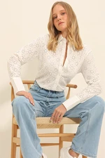 Trend Alaçatı Stili Women's Ecru Wide Cuff Scalloped Embroidered Shirt