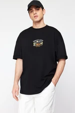 Trendyol Black Oversize/Wide Cut Short Sleeve Landscape Embroidered 100% T-Shirt