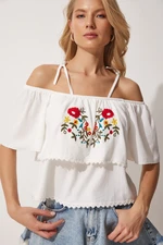 Happiness İstanbul Women's White Embroidered Strap Knitted Blouse