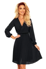 Pleated dress with a neckline and long sleeves Numoco