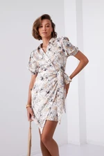 Envelope dress with a floral print with a beige collar