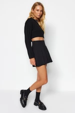 Čierna plisovaná sukňa-šortky značky Trendyol