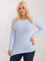 Světle modrá jednobarevná halenka plus size s nášivkou