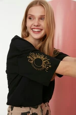 T-shirt da donna Trendyol Sun&Moon embroidery