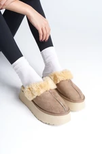 Capone Outfitters Furry Closed Toe Women's Slippers