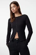 Trendyol Black Button Detailed Crew Neck Ribbed Flexible Regular Length Knitted Blouse