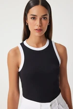 Happiness İstanbul Women's Black Sleeveless Contrast Color Blouse