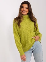 Light green sweater with cables and sleeves