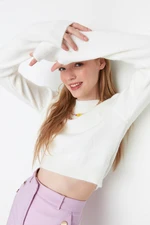 Trendyol Ecru Crop Miękki Sweter Z Dzianiny Strukturalnej