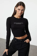 Trendyol Black Slogan Printed Crop Stretch Knit Blouse