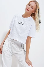 Trend Alaçatı Stili Women's White Crew Neck Love Printed Jewelled Crop T-Shirt