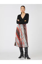 Koton Midi Length Pleated Skirt With Color Block Elastic Waist.