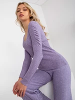 Klasický fialový rebrovaný sveter s nafúknutými rukávmi