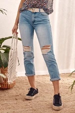 Jeans with holes on the knees