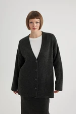 DEFACTO Oversize Fit Wide Mold V Neck Buttoned Knitwear Cardigan