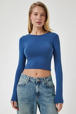 Happiness İstanbul Women's Indigo Blue Crew Neck Basic Crop Knitted Blouse