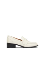 Skórzane półbuty w stylu loafers w kolorze off white