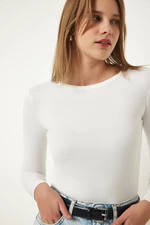 Happiness İstanbul Women's White Crew Neck Basic Viscose Knitted Blouse