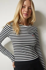 Happiness İstanbul Women's Black And White Embroidery Striped Ribbed Knitted Crop Blouse