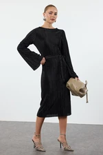 Trendyol Black Premium Pleated Fabric Flare Sleeve Detailed A-Line Midi Knitted Dress